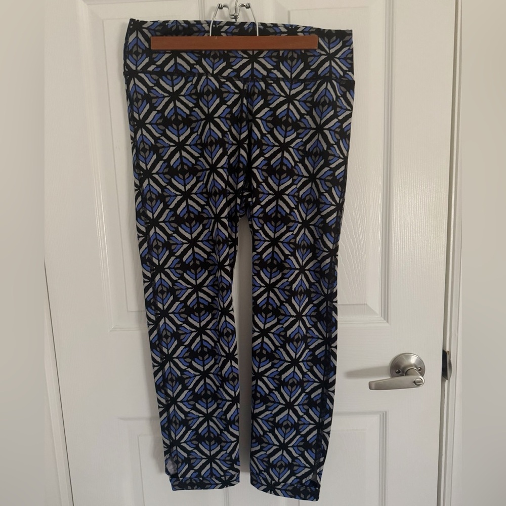 Aerie Chill Play Move Patterned Leggings, Blue/Black/Gray, Geometric, Size L
